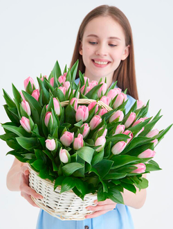 51 розовый тюльпан в корзине