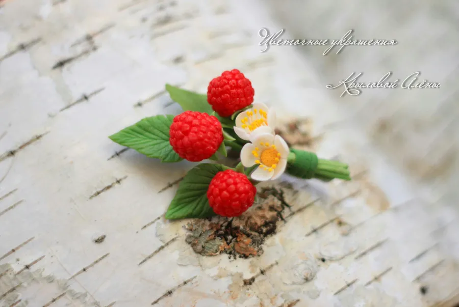 Очаровательная малинка от Крыловой Алены. Использован молд "Малина микс", а для ягод молд листика малины размер XS