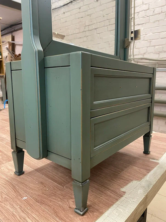 Зеркало напольное на тумбе, в стиле Директория.