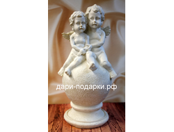 Ангелы парочка на шаре 40*20см  полистоун Россия 2886/028622*