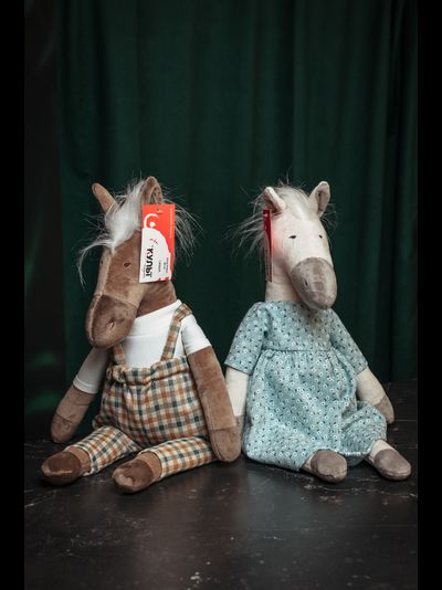 Плюшевая лошадь