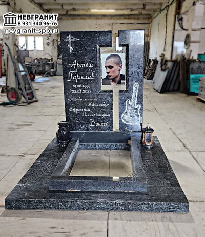 Элитный памятник НГ-151 из синего гранита комбинированный