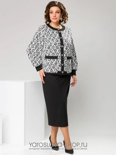 Стильный костюм в деловом стиле, состоящий из жакета и юбки