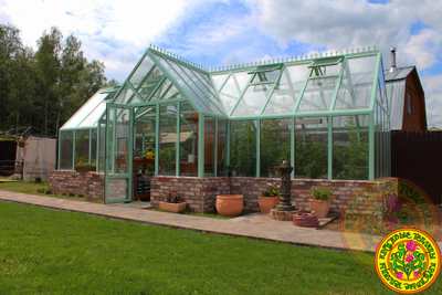 Базовая комплектация теплицы в английском стиле с холлом из стекла и алюминия НОТТИНГЕМ 9000 х 3000 мм с холлом 3000 х 1500 мм
