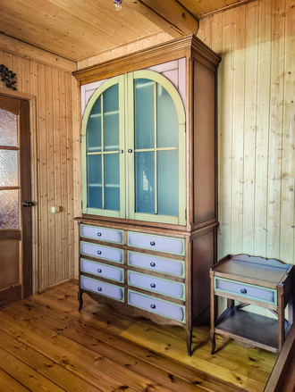 Шкаф книжный с аркой и 8 ящиками.