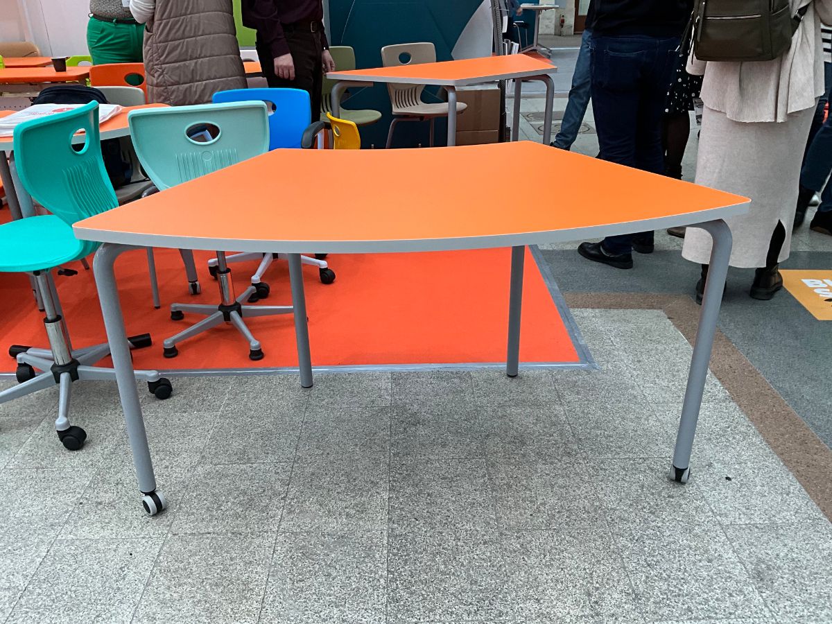 Стол фигурный Дуга