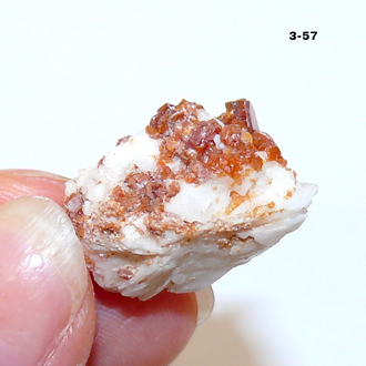 Ванадинит натуральный (щетка) №3-57: 24*15*13мм