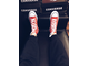 Кеды Converse Красные высокие на ногах фото