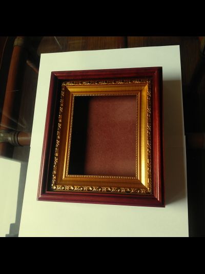 Киот деревянный с багетной рамой "под золото" для иконы формата 13х16см.