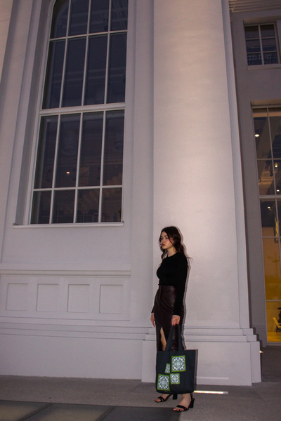 Дизайнерский шоппер "Сказки леса" темно-серого цвета  из хлопка