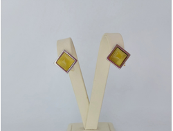 Серьги-гвоздики с квадрат с янтарем