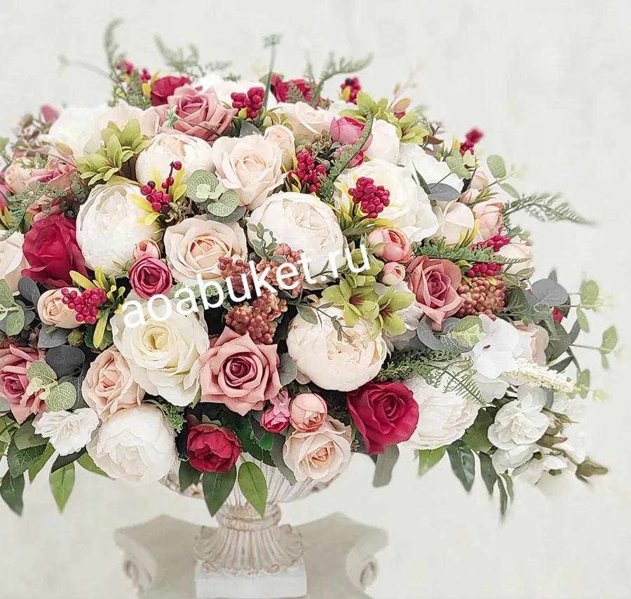 24. Как оформить стол искусственными цветами и композициями из искусственных цветов