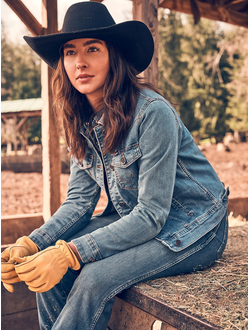 Куртка Wrangler® Women's Long Sleeve Classic Fit Denim Jacket