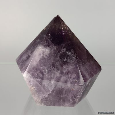 Аметист, обработан в виде кристалла. 75*70*70мм