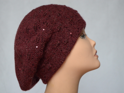 bordoviy-italyanskiy-beret-zhenskiy-vizio-s-shishechkami