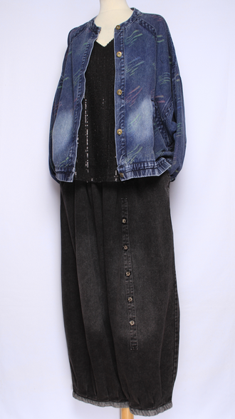 Джинсовка-бомбер "ЦВЕТНЫЕ ШТРИХИ" черная, синяя р.46-52