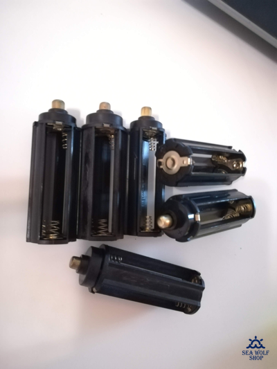 Блок на 3 батарейки ААА для фонарика