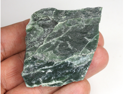 Серпентин, необработанный, дикий образец, Россия, КЧР, Урупский район (67*49*14 мм, 48 г) №37601