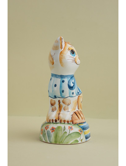 Кошка на травке