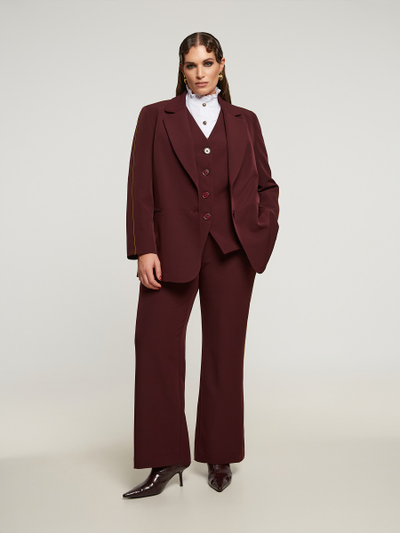 Стильный жакет с акцентными элементами