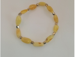 Браслет янтарь на резинке с бижутерией