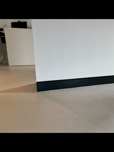 Плинтус скрытого монтажа PRO DESIGN Universal 235 черный Муар RAL 9005