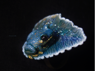 Фэнтези-кольцо с волшебной лягушкой "Пролетая над гнездом чудесниц..."