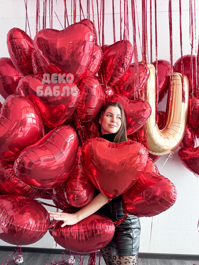 Стена из множества красных гелиевых сердец с золотыми буквами I Love You Троицк Новая Москва