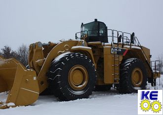 Стекло двери левое закаленное CAT 993K