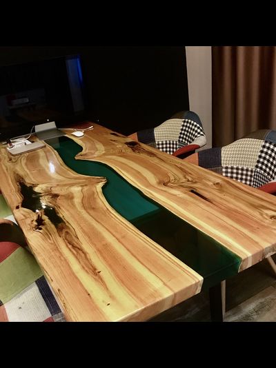 стол река из розовой акации