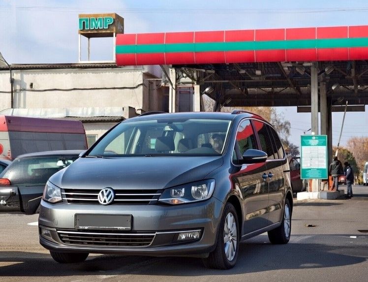 Автомобиль такси на маршруте между Кишинёвом и Тирасполем