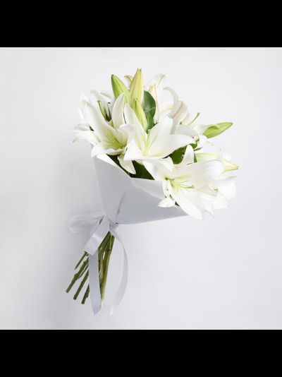 5 белых лилий