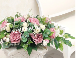 Композиция на стол переговоров, президиум