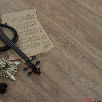 Кварцвиниловая плитка Fine Floor Дуб Карлин FF-1507 в интерьере детально