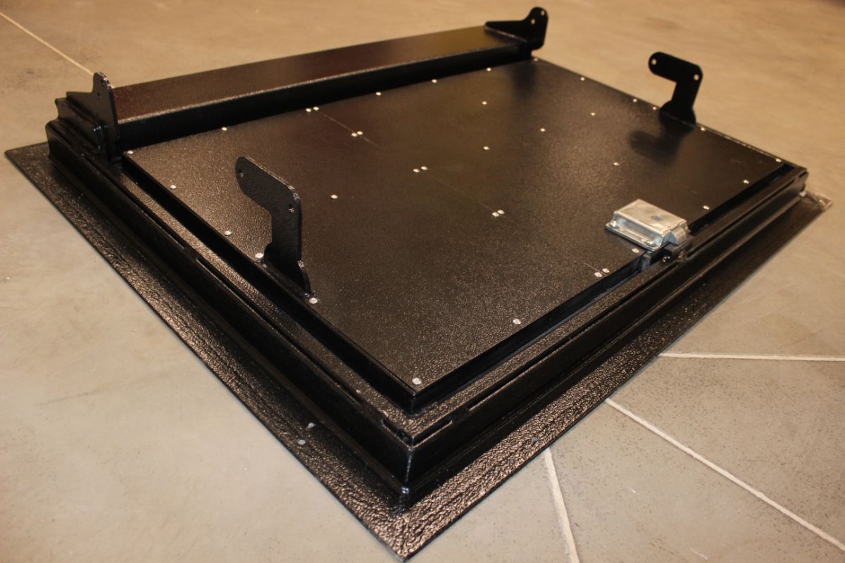 Люк напольный с утеплением - вид снизу