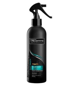 Спрей разглаживающий TRESEMME SALON SLEEK Frizz Control Spray.