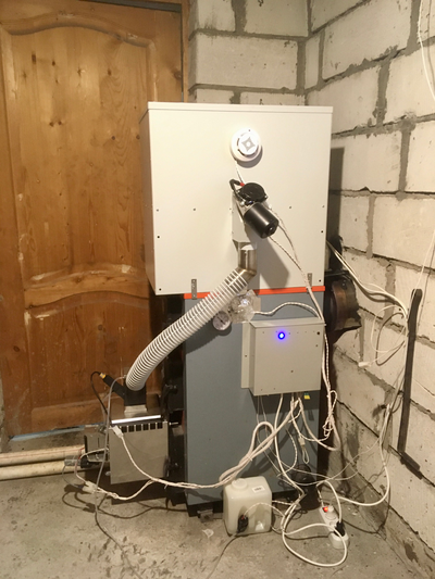 Факельные горелки Бегемот 15 и 25 кВт с бункером 110 литров(60 кг).