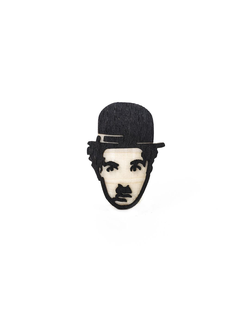 Значок Чарли Чаплин. Аксессуар из дерева ручной работы