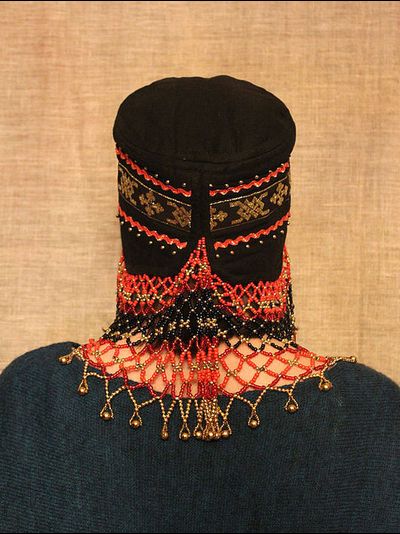 Русский традиционный женский головной убор "Повойник с позатыльнем".