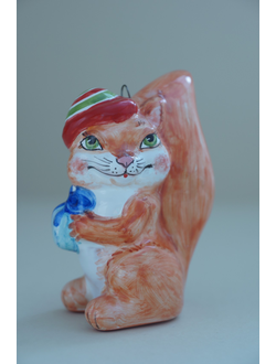 Белочка с подарком