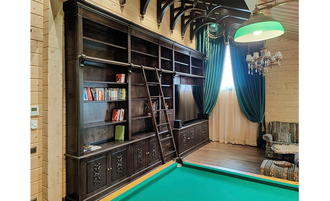 Библиотека модульная с лестницей и нишей под ТВ.