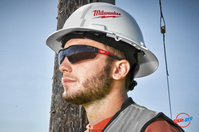 Защитные затемненные очки Milwaukee 4932471882