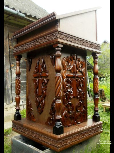 Часть резного аналоя