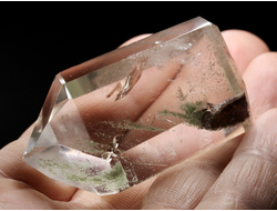 Кварц горный хрусталь с фантомами и хлоритом, кристалл полированный, Бразилия (54*30*22 мм, 61 г) №36860