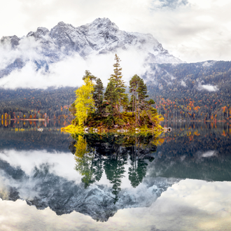 Постер в раме "Горное озеро" (Дерево)