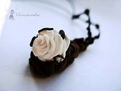 Зимняя Роза. Необычный кулон в виде розы из полимерной глины