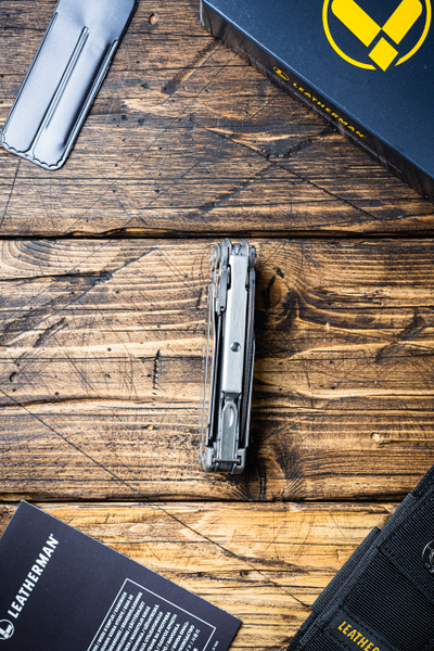 Leatherman Surge с чехлом на кнопке