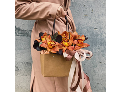Цветочная сумочка из 7 орхидей