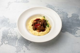 Беф бургиньон с картофельным пюре (300гр.)