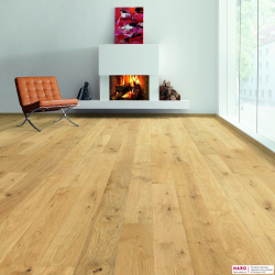 Паркетная доска Haro Дуб Универсал 537550 Браш  в интерьере гостиной